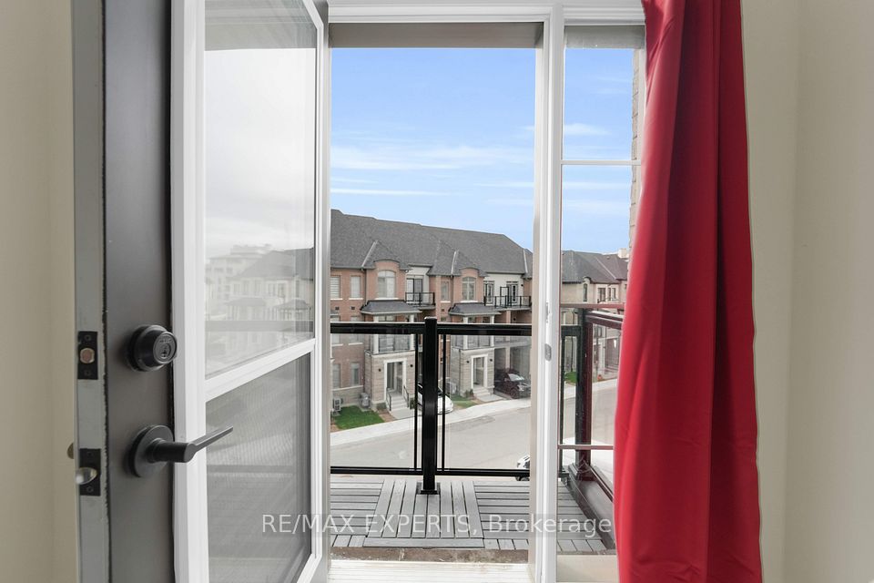 https://trreb-image.ampre.ca/UkD16Luhuterq60qHwOtOZnpSKuJsYPvRivPQFzmlUQ/rs:fit:960:960/wm:.5:so:0:50:.4/wmsh:10/wmt:PHNwYW4gZm9yZWdyb3VuZD0nd2hpdGUnIGZvbnQ9JzY4Jz5SRS9NQVggRVhQRVJUUywgQnJva2VyYWdlPC9zcGFuPg/cb:20250428131657/L3RycmViL2xpc3RpbmdzLzQwLzcyLzM4Lzc2L3AvNDQxMWVlYjMtYTI1MS00NzE1LWFkNzAtZDZhMTBiN2UxYTg0LkpQRw.jpg