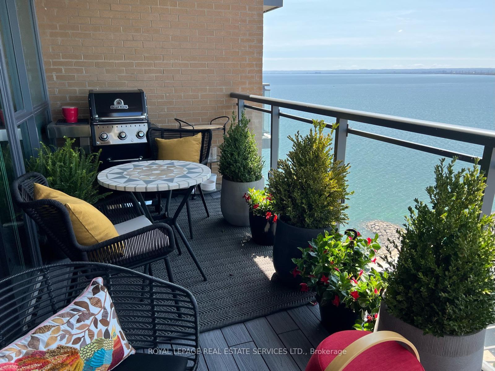 3 Bedrooms Condo at 2060 Lakeshore, Burlington For sale