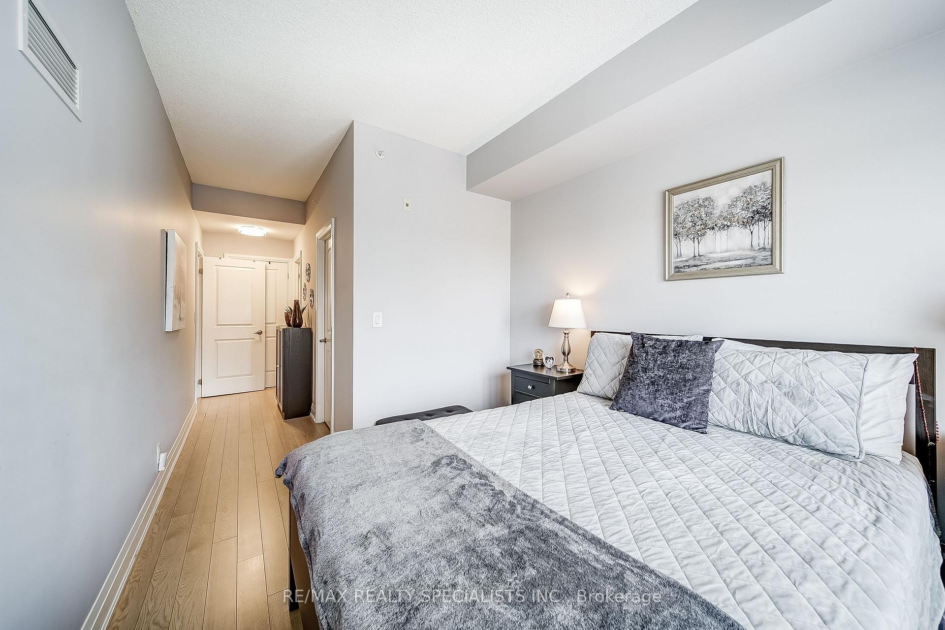 2 Bedrooms Condo at 24 Woodstream,  Vaughan For sale