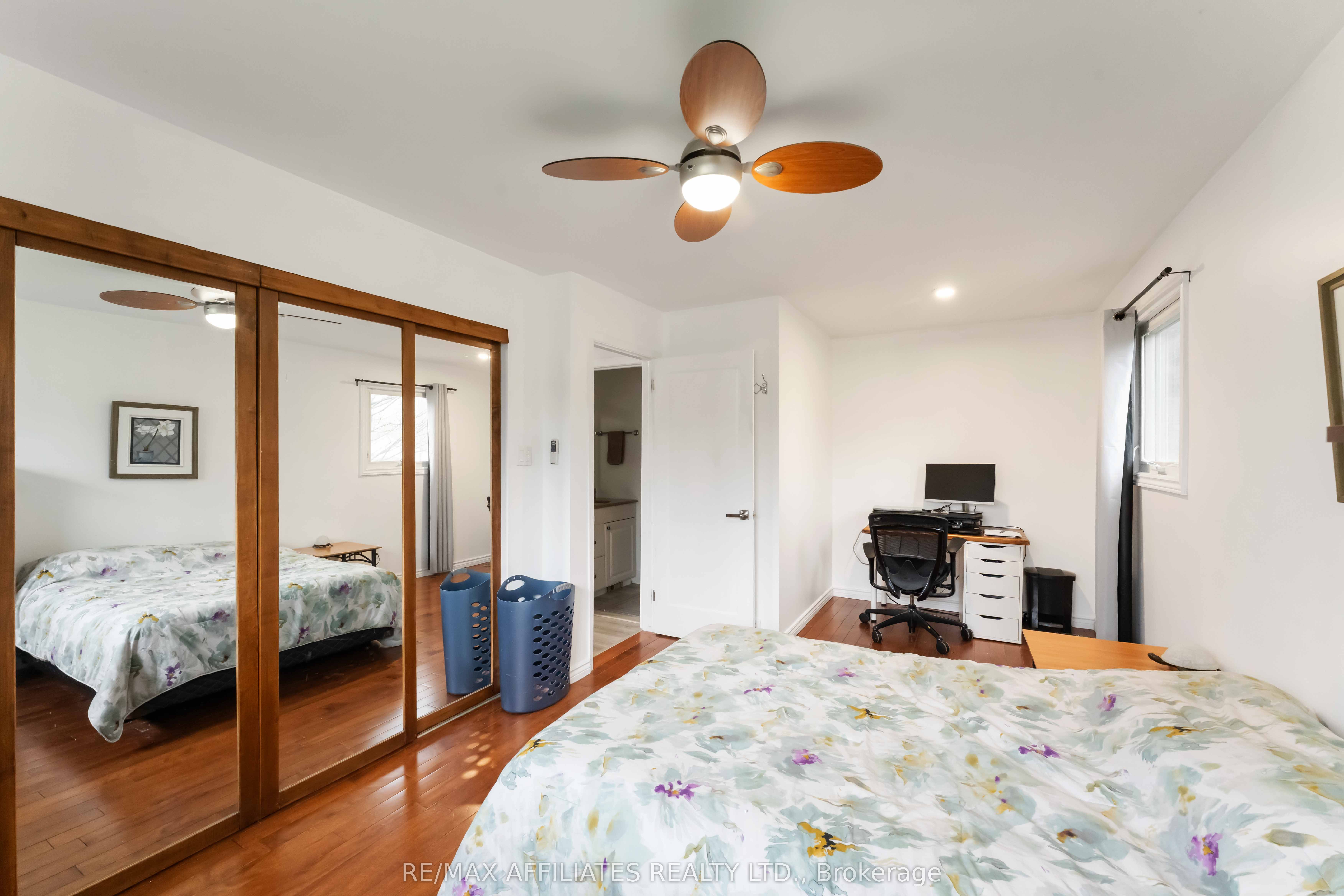 2 Teakwood Court