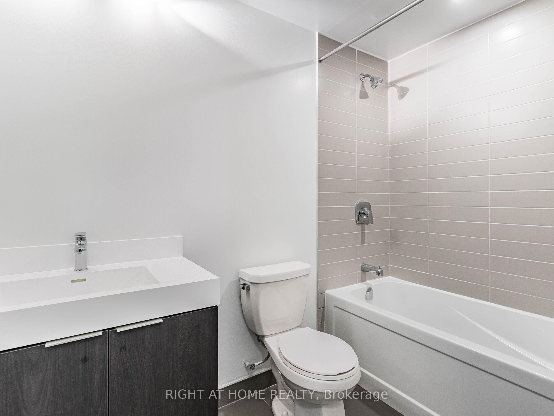 2 Bedrooms Condo at 5 maryport, Toronto For sale