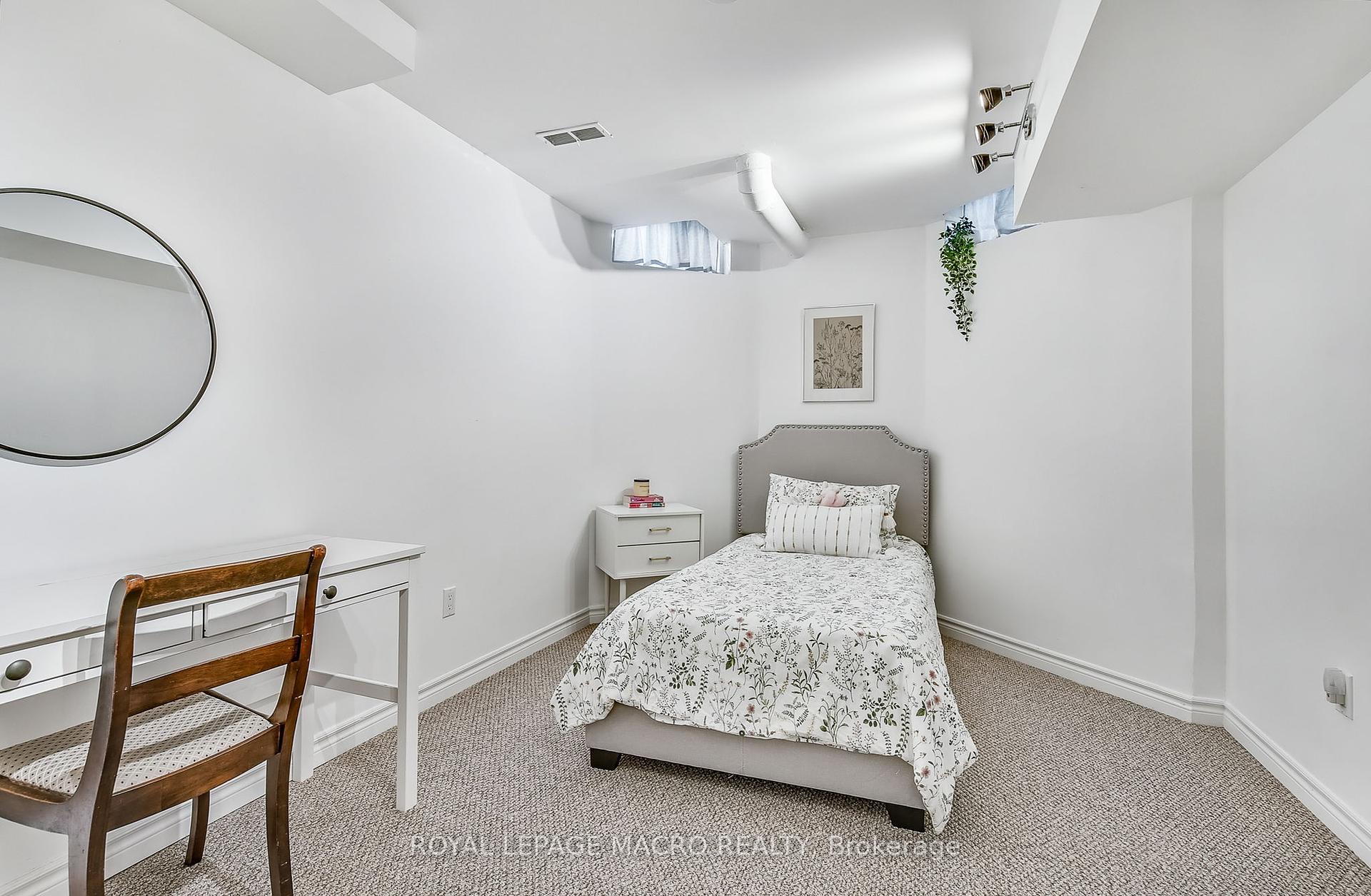 4 Bedrooms Condo at 2055 Walkers, Burlington For sale