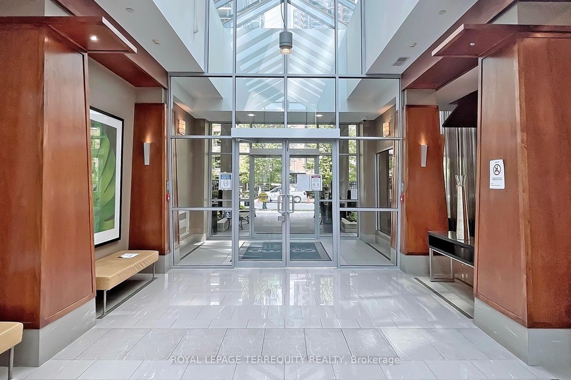 2 Bedrooms Condo at 35 Bales, Toronto For sale