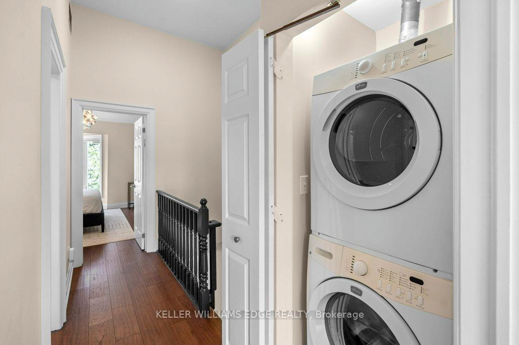 2 Bedrooms Condo at 3480 Upper Middle, Burlington For sale