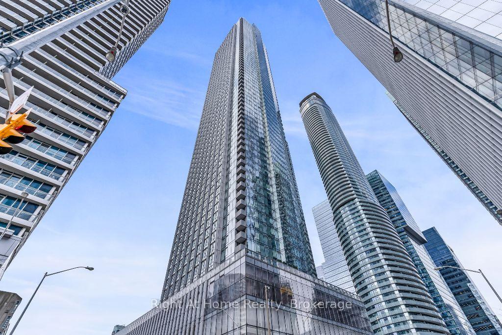 #2713 – 10 York Street, Toronto, ON M5J 0E1