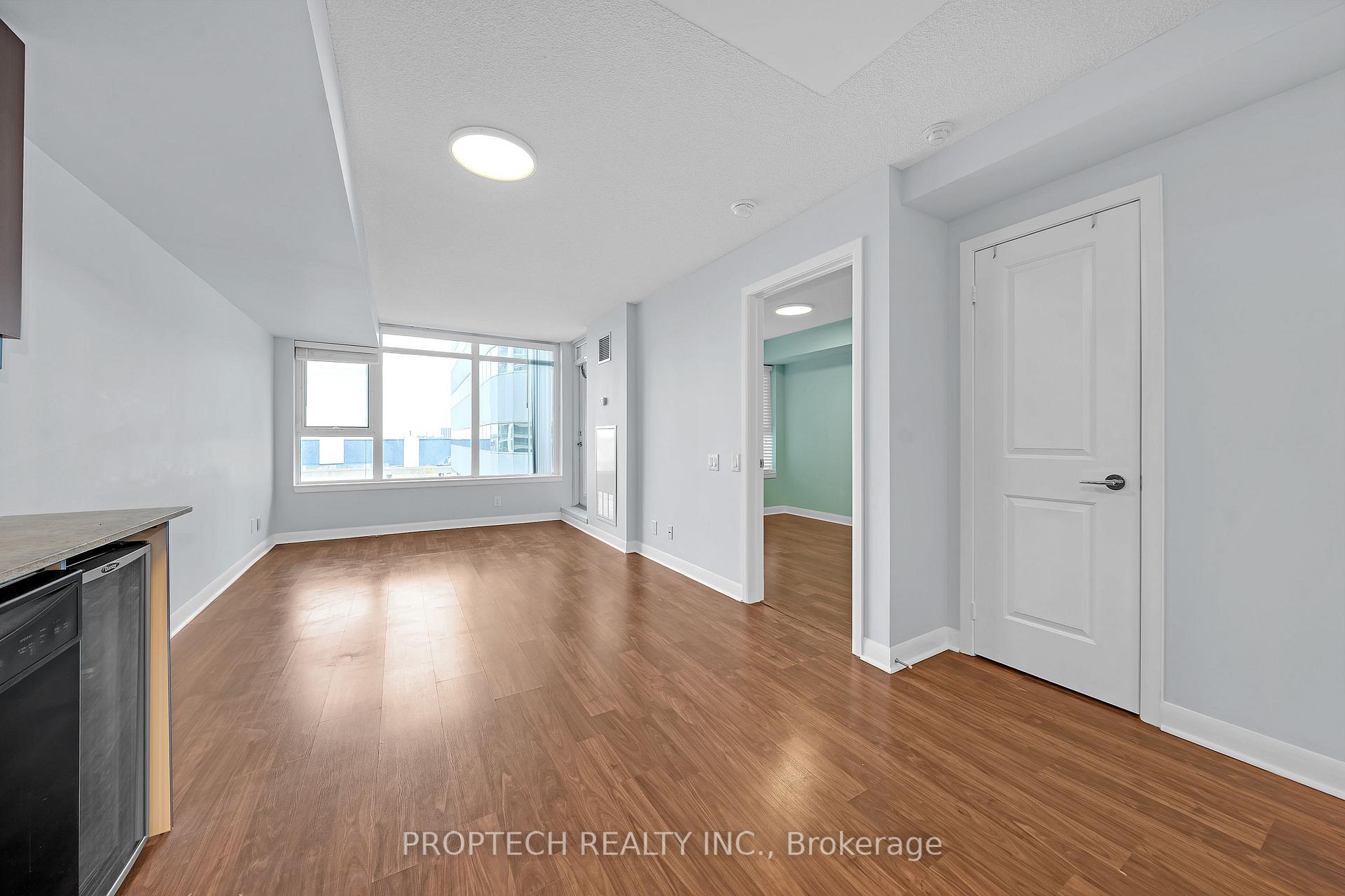 1 Bedroom Condo at 25 Town Centre, Toronto For sale