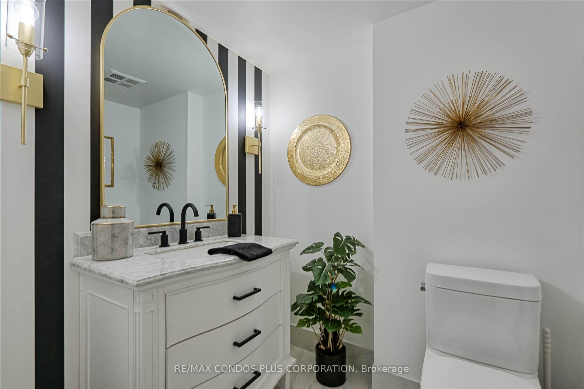 2 Bedrooms Condo at 2111 Lake Shore,  Toronto For sale