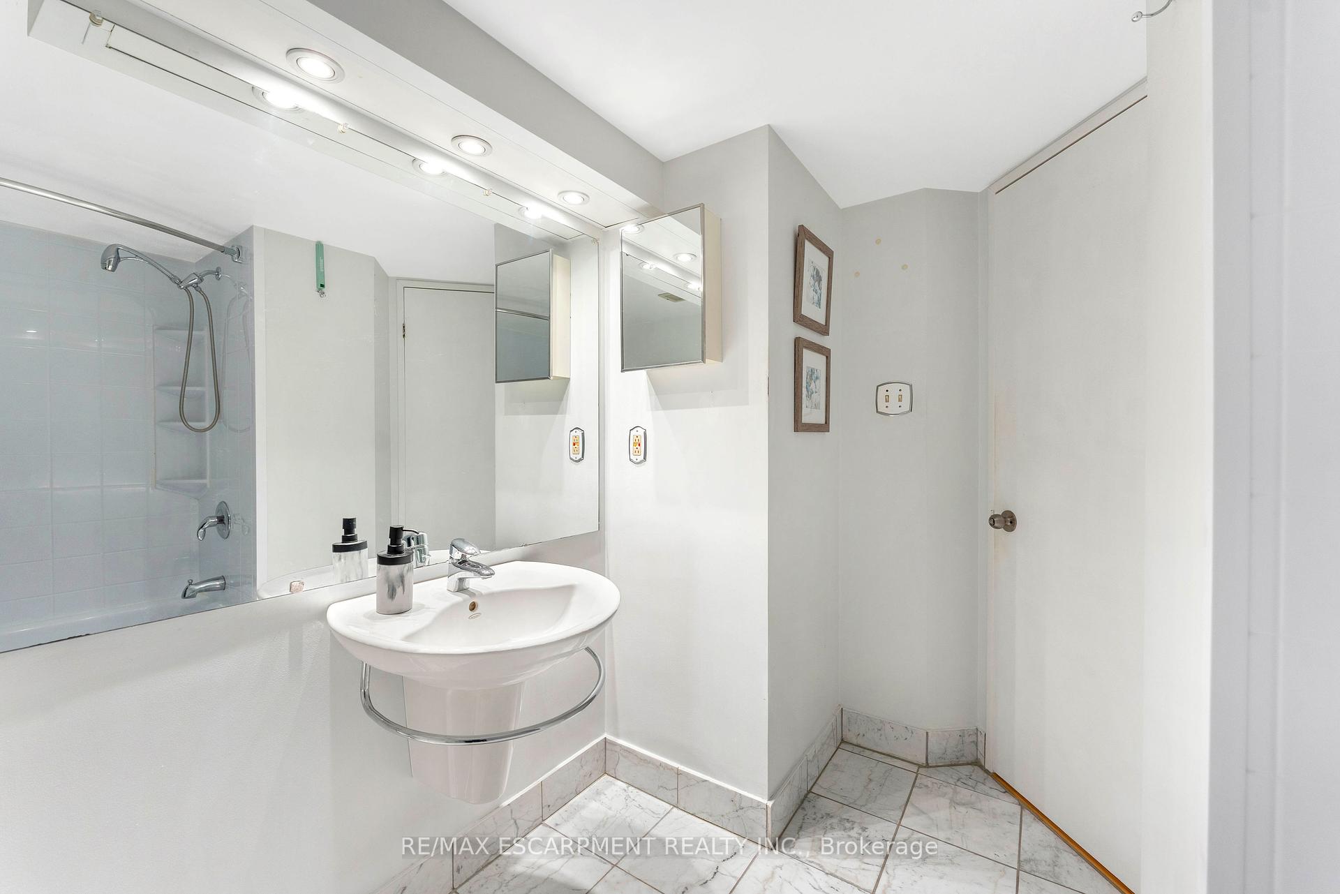 3 Bedrooms Condo at 65 Scadding, Toronto For sale