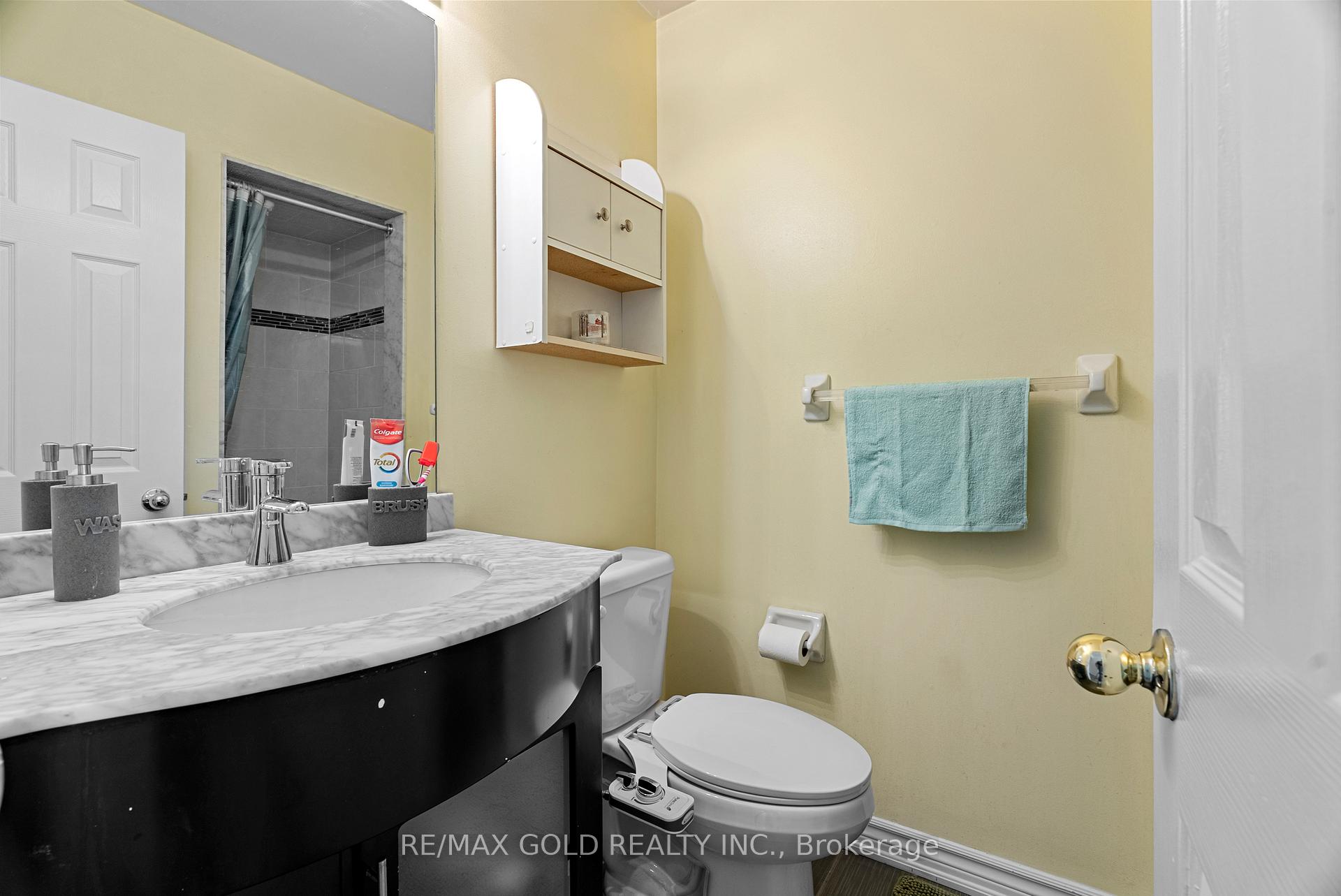 3 Bedrooms Condo at 50 Strathaven, Mississauga For sale
