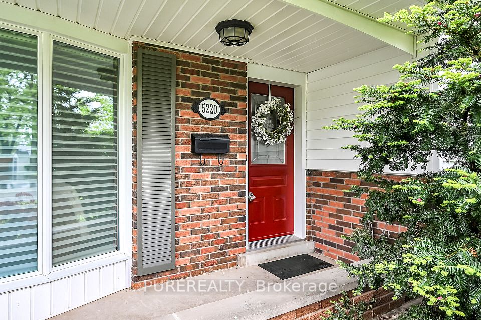 5220 Cherryhill Crescent, Burlington, ON L7L 4C4