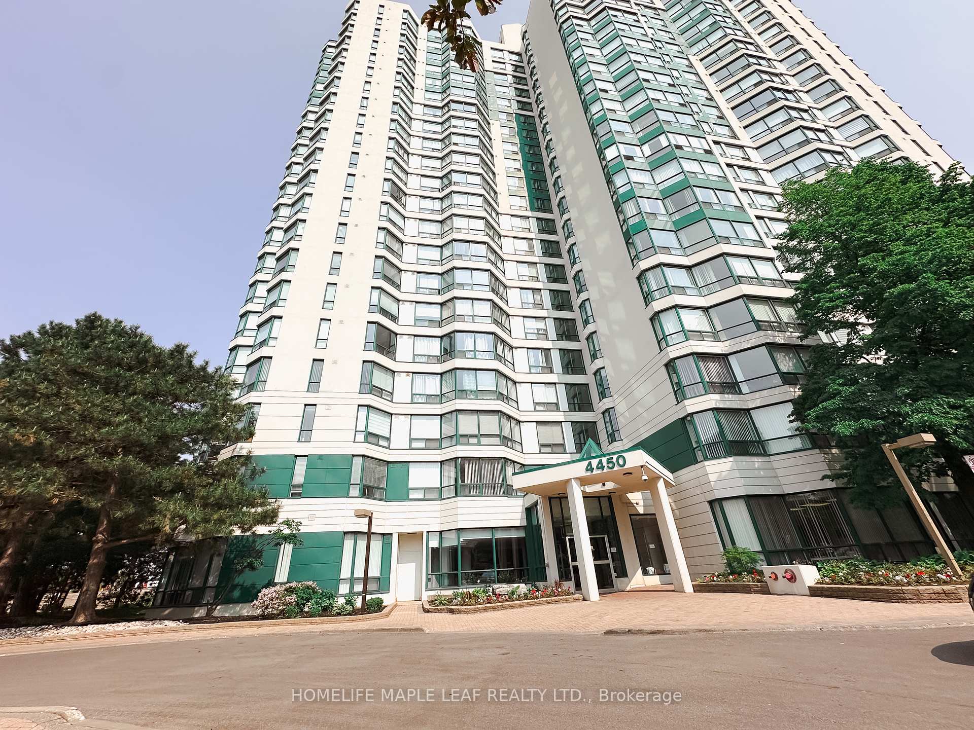 3 Bedrooms Condo at 4450 Tucana, Mississauga For sale