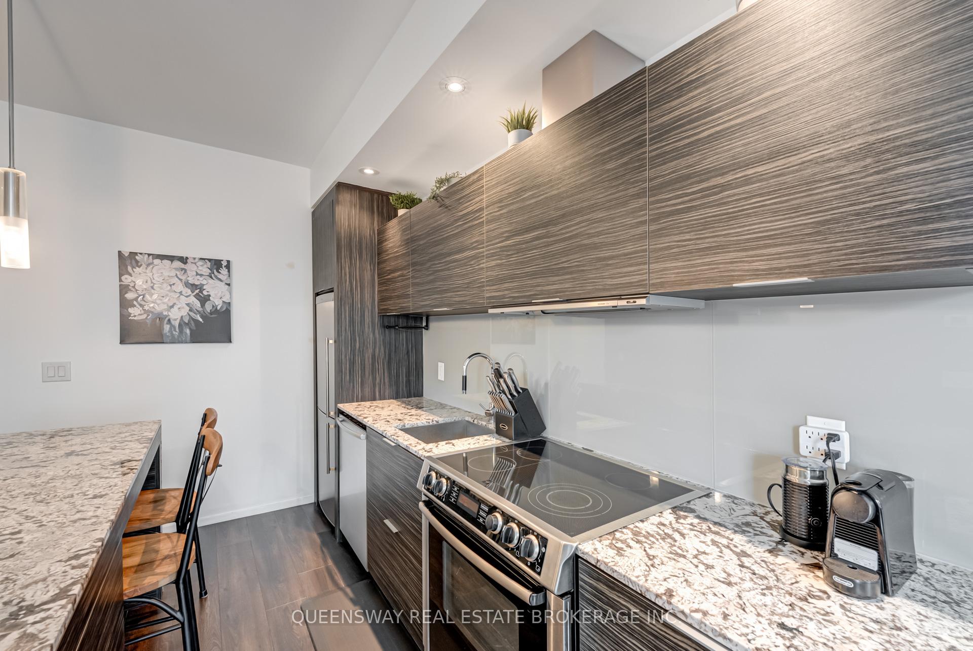 2 Bedrooms Condo at 8 Charlotte, Toronto For sale