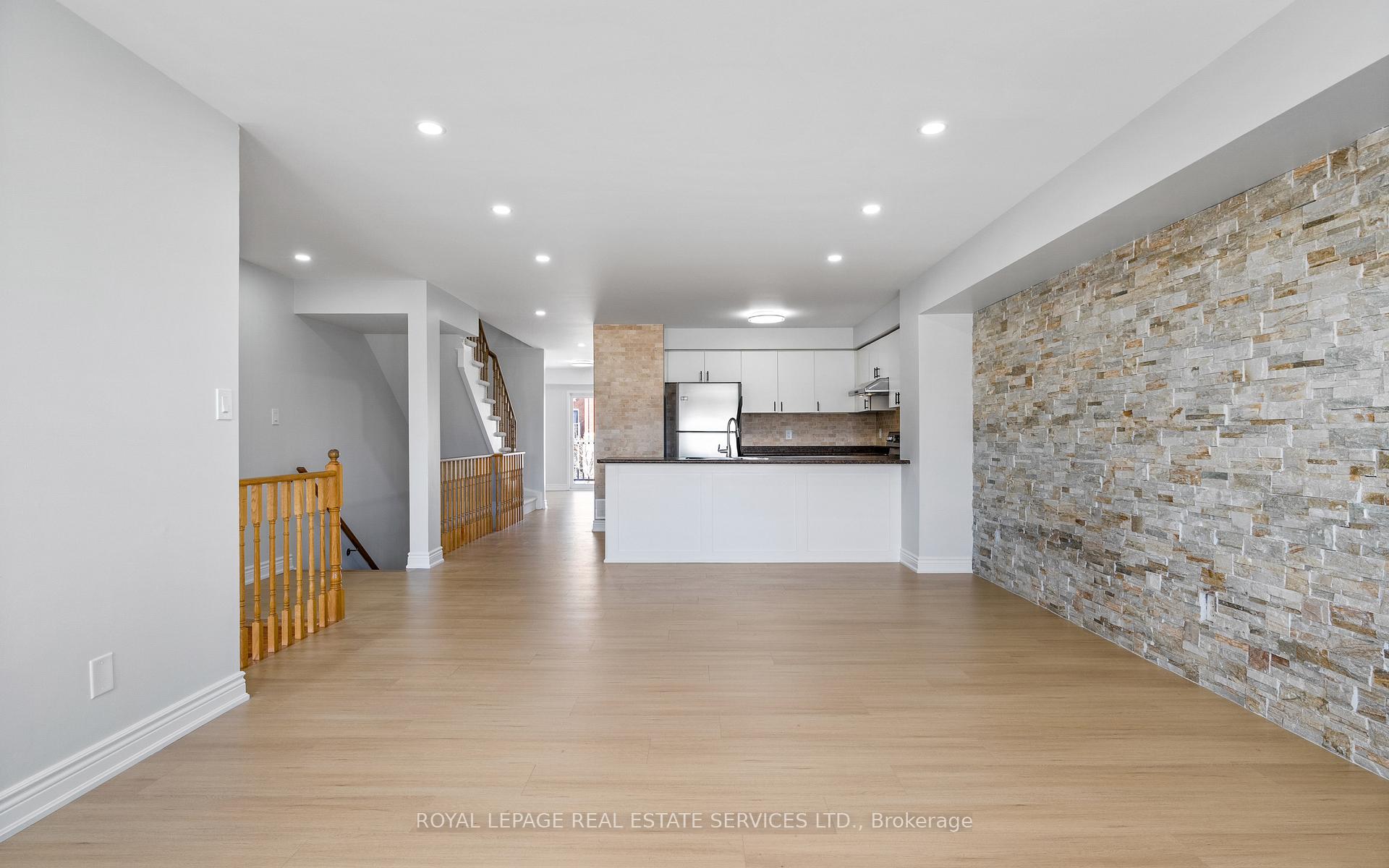 4 Bedrooms Condo at 5025 Ninth, Mississauga For sale