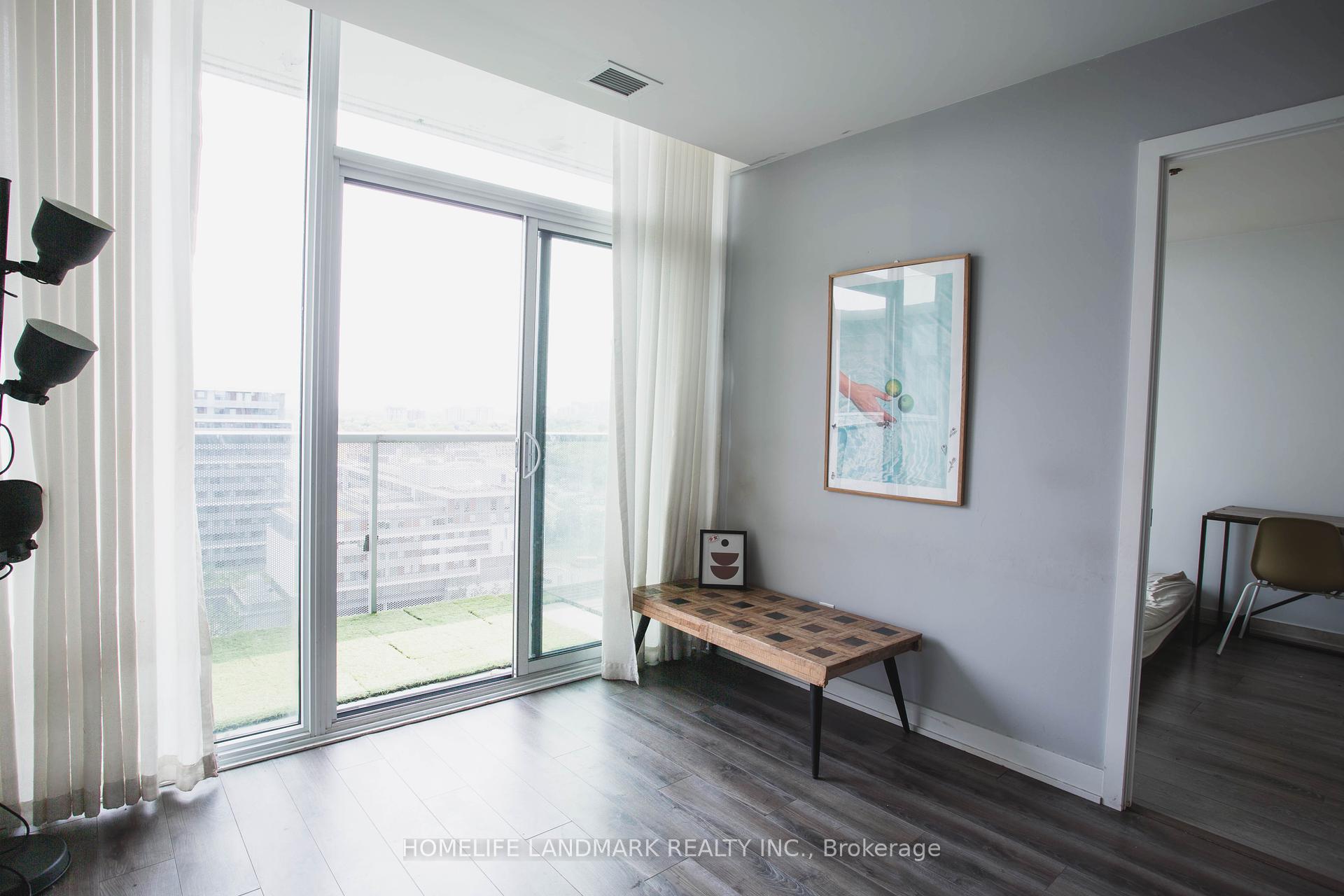 2 Bedrooms Condo at 160 Flemington, Toronto For sale