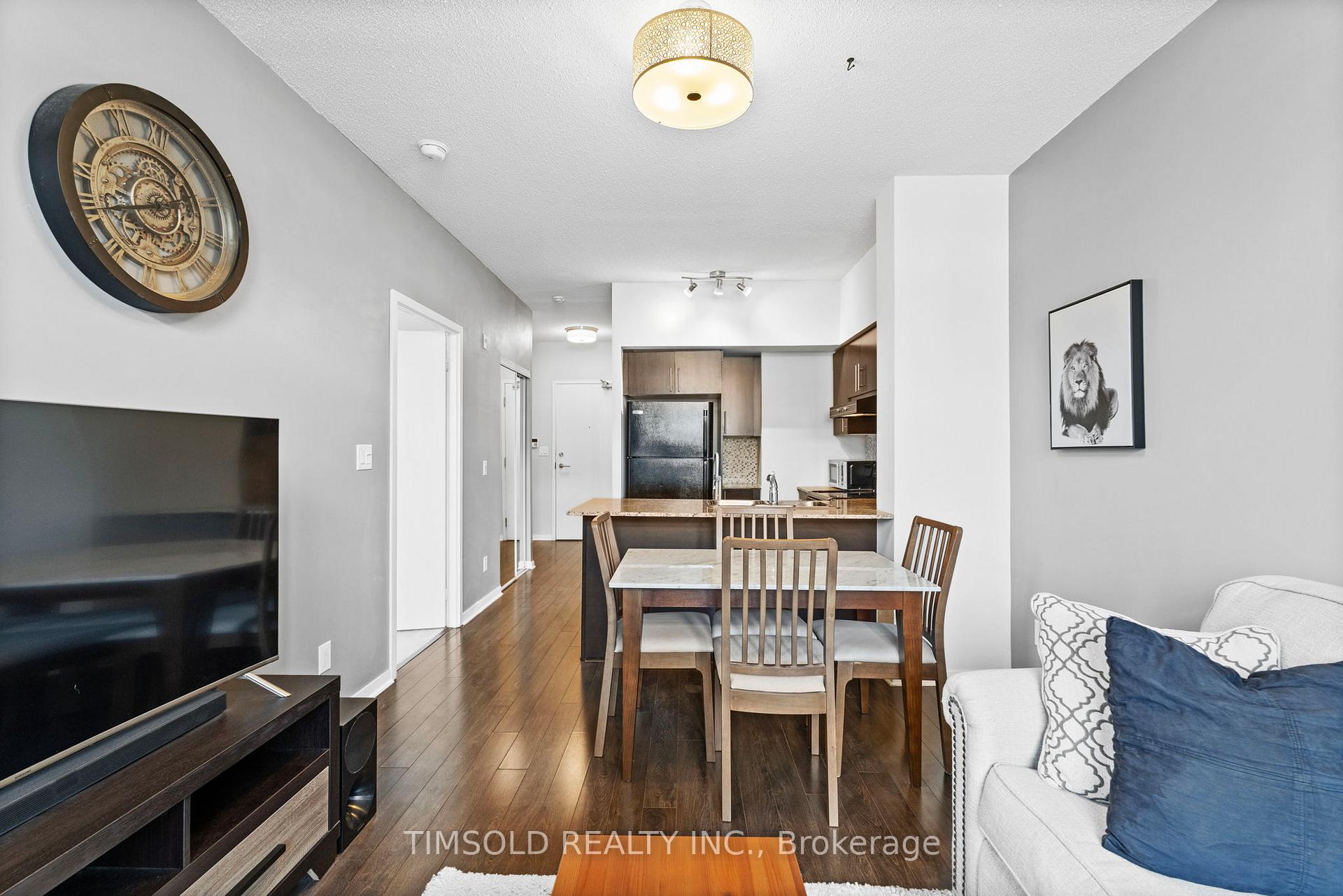 2 Bedrooms Condo at 120 Dallimore, Toronto For sale