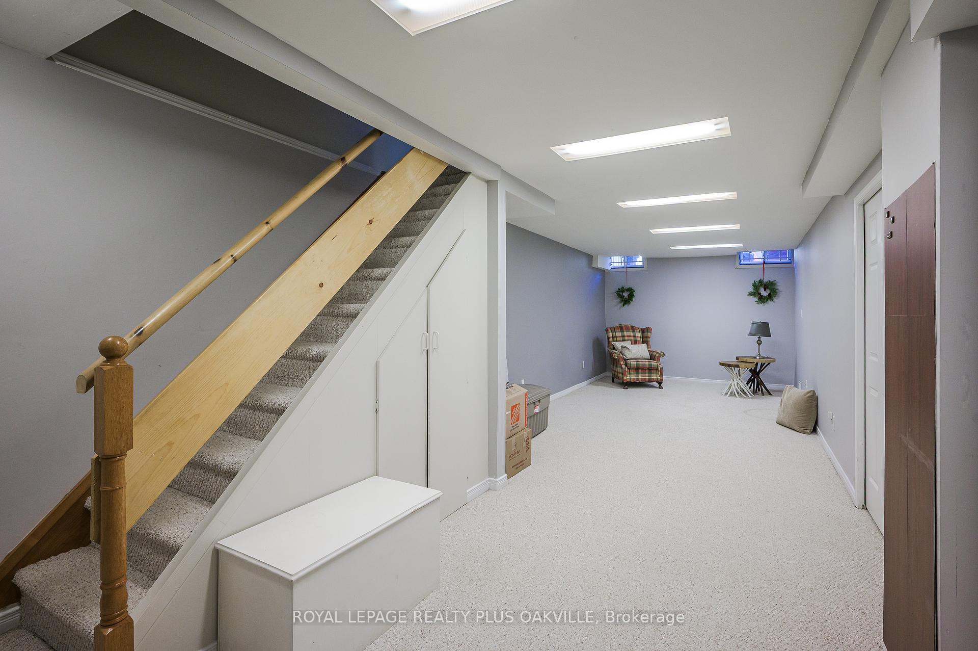 2 Bedrooms Condo at 5255 Lakeshore, Burlington For sale