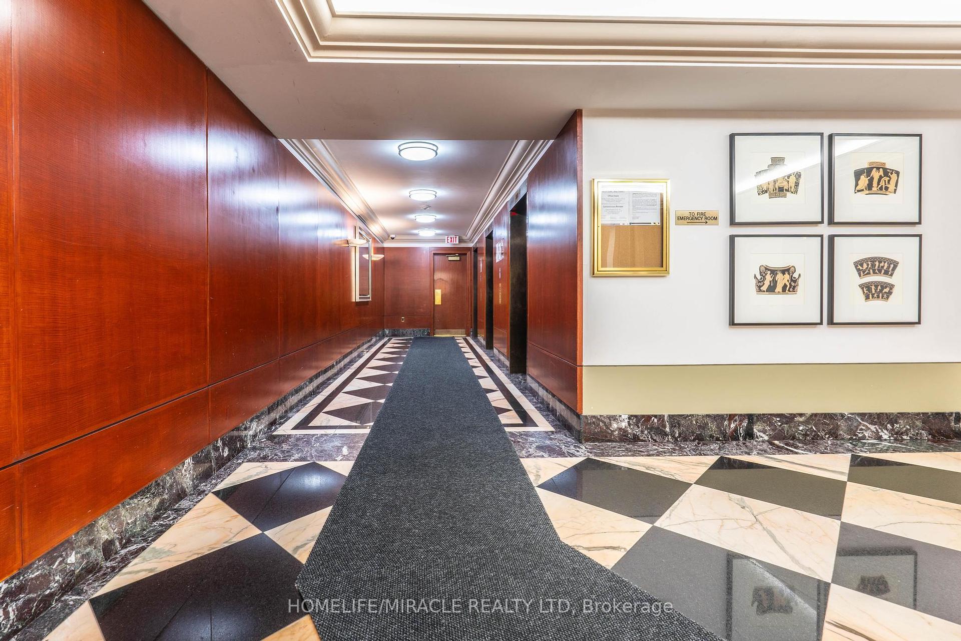 2 Bedrooms Condo at 1 Lee Centre, Toronto For sale