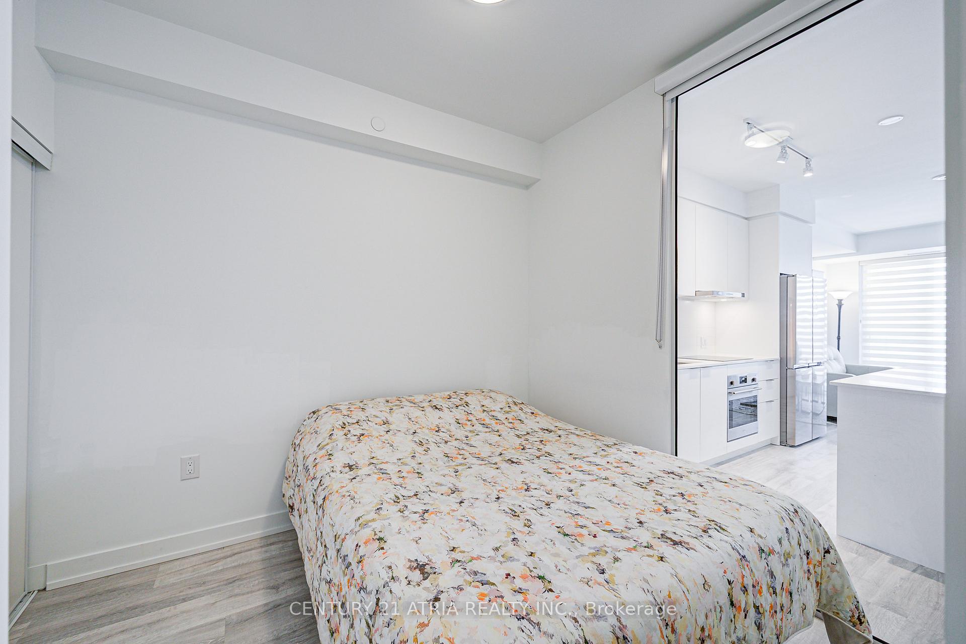 3 Bedrooms Condo at 7 Golden Lion, Toronto For sale