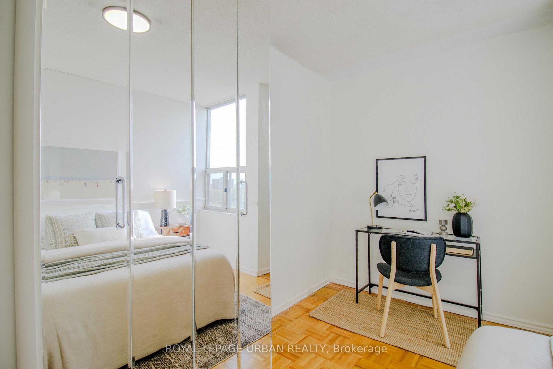 3 Bedrooms Condo at 20 Edgecliff, Toronto For sale