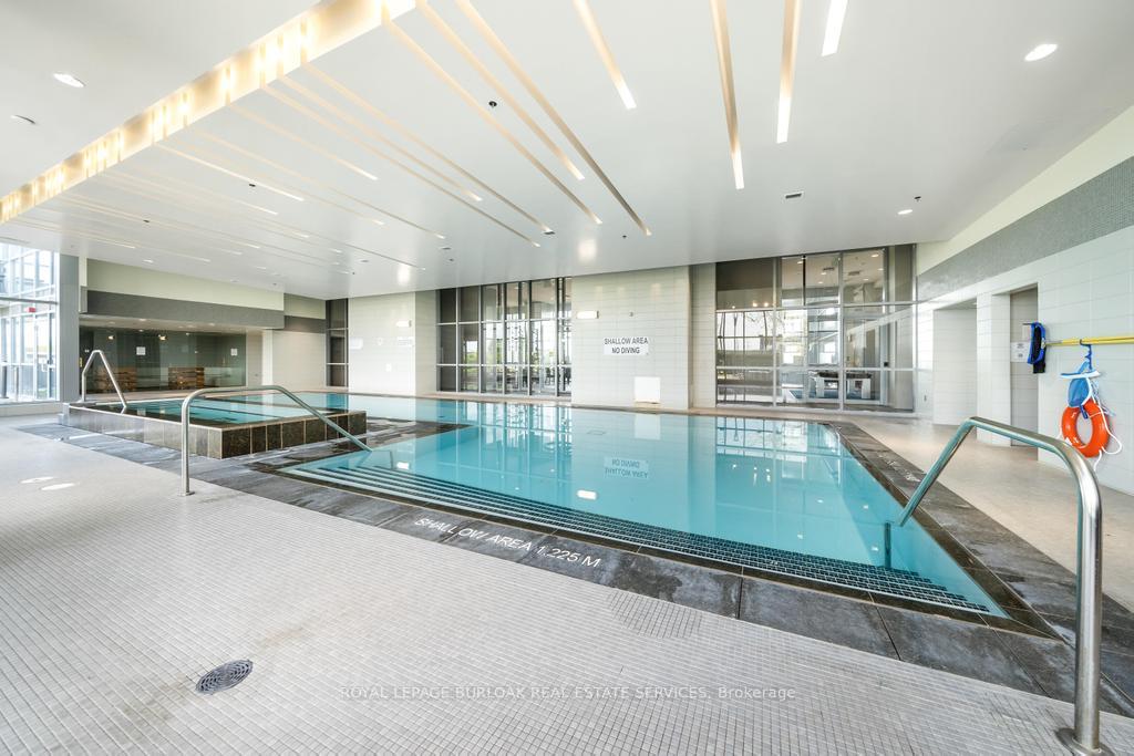 2 Bedrooms Condo at 2087 Fairview, Burlington For sale