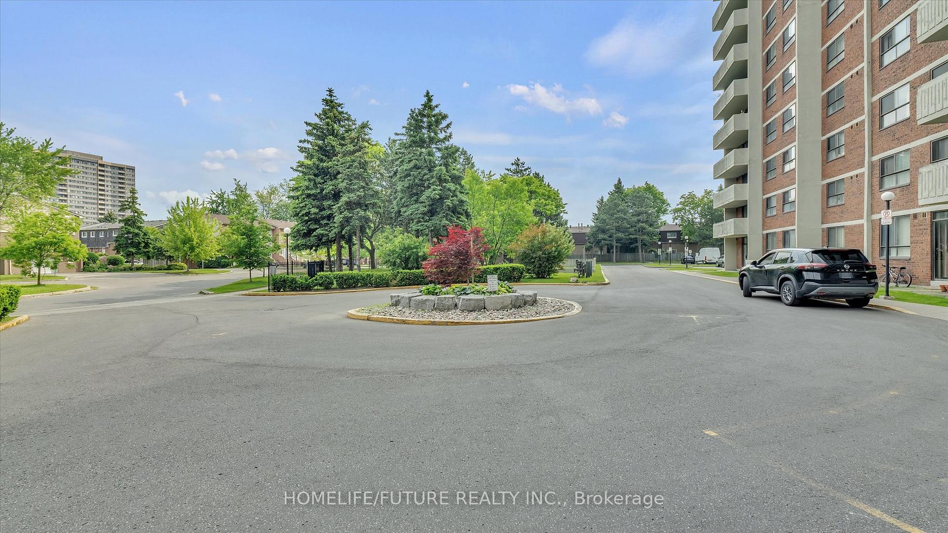 2 Bedrooms Condo at 10 Stonehill, Toronto For sale