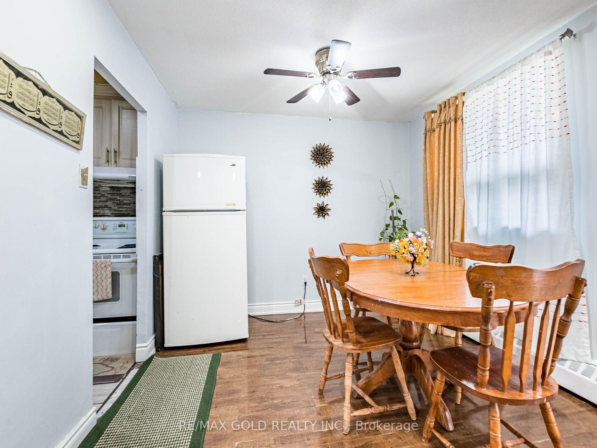 3 Bedrooms Condo at 3555 Derry,  Mississauga For sale