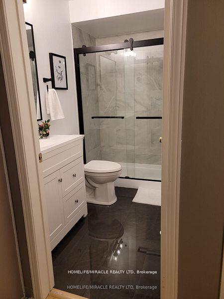 4 Bedrooms Condo at 22 Exchequer, Toronto For sale
