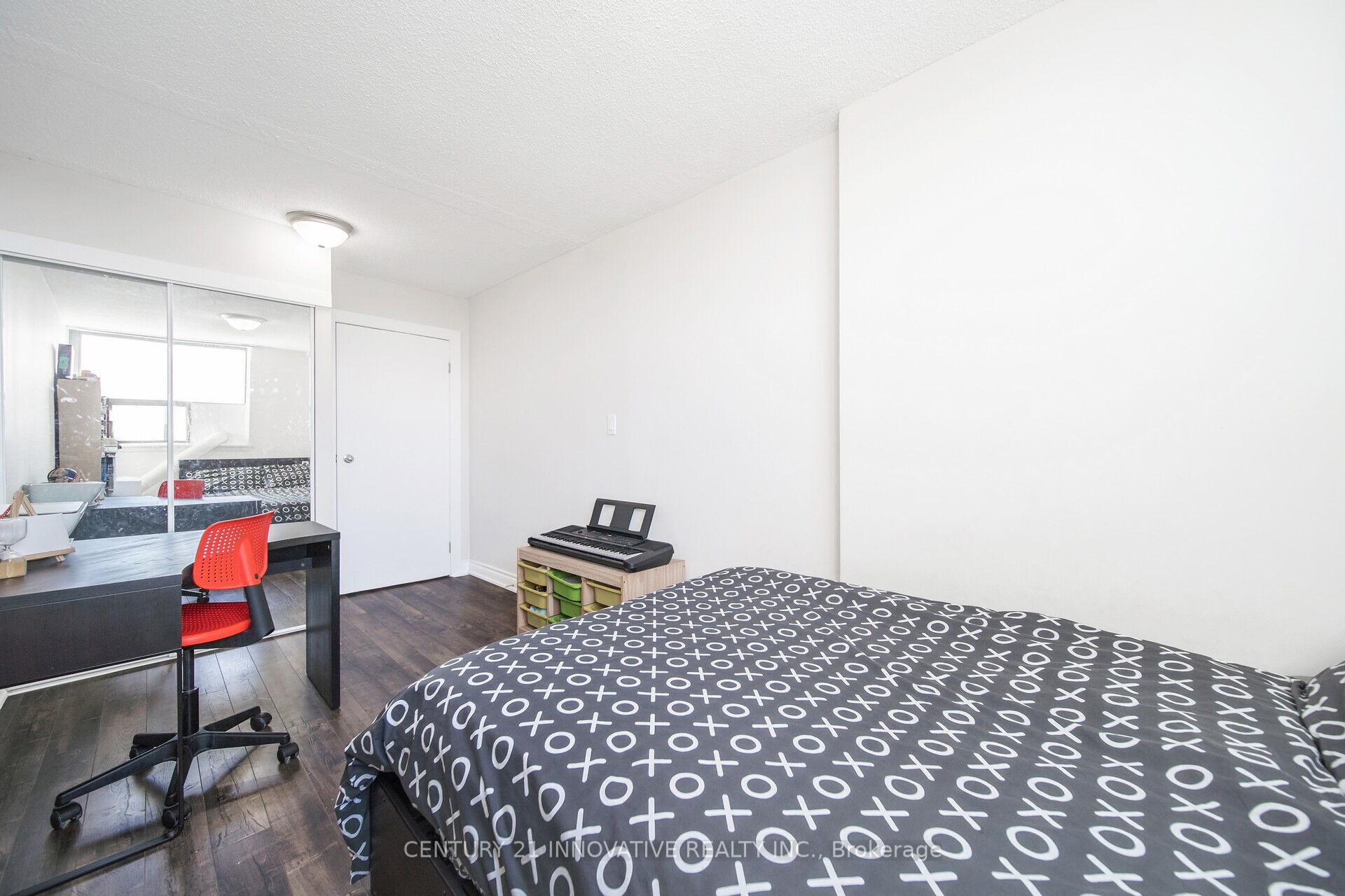 2 Bedrooms Condo at 100 Wingarden, Toronto For sale