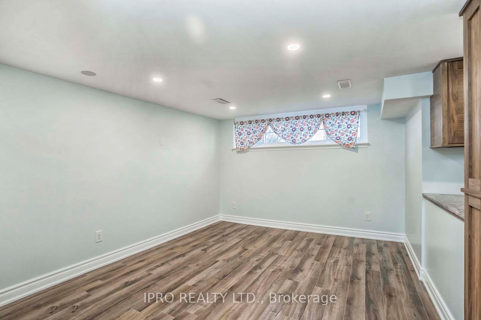 3614 Holden Crescent