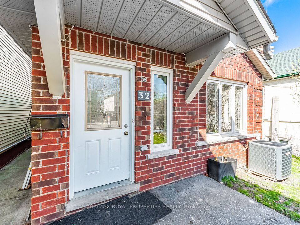 32 St Dunstan Drive, Toronto, ON M1L 2V3