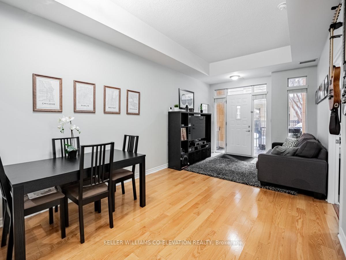 2 Bedrooms Condo at 330 Princess Royal, Mississauga For sale