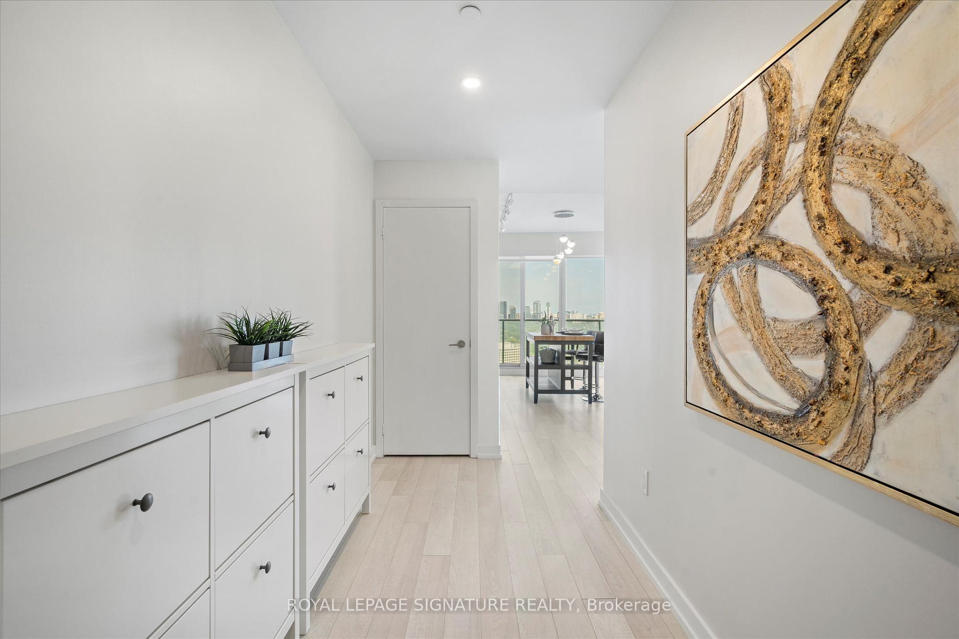 2 Bedrooms Condo at 117 McMahon, Toronto For sale