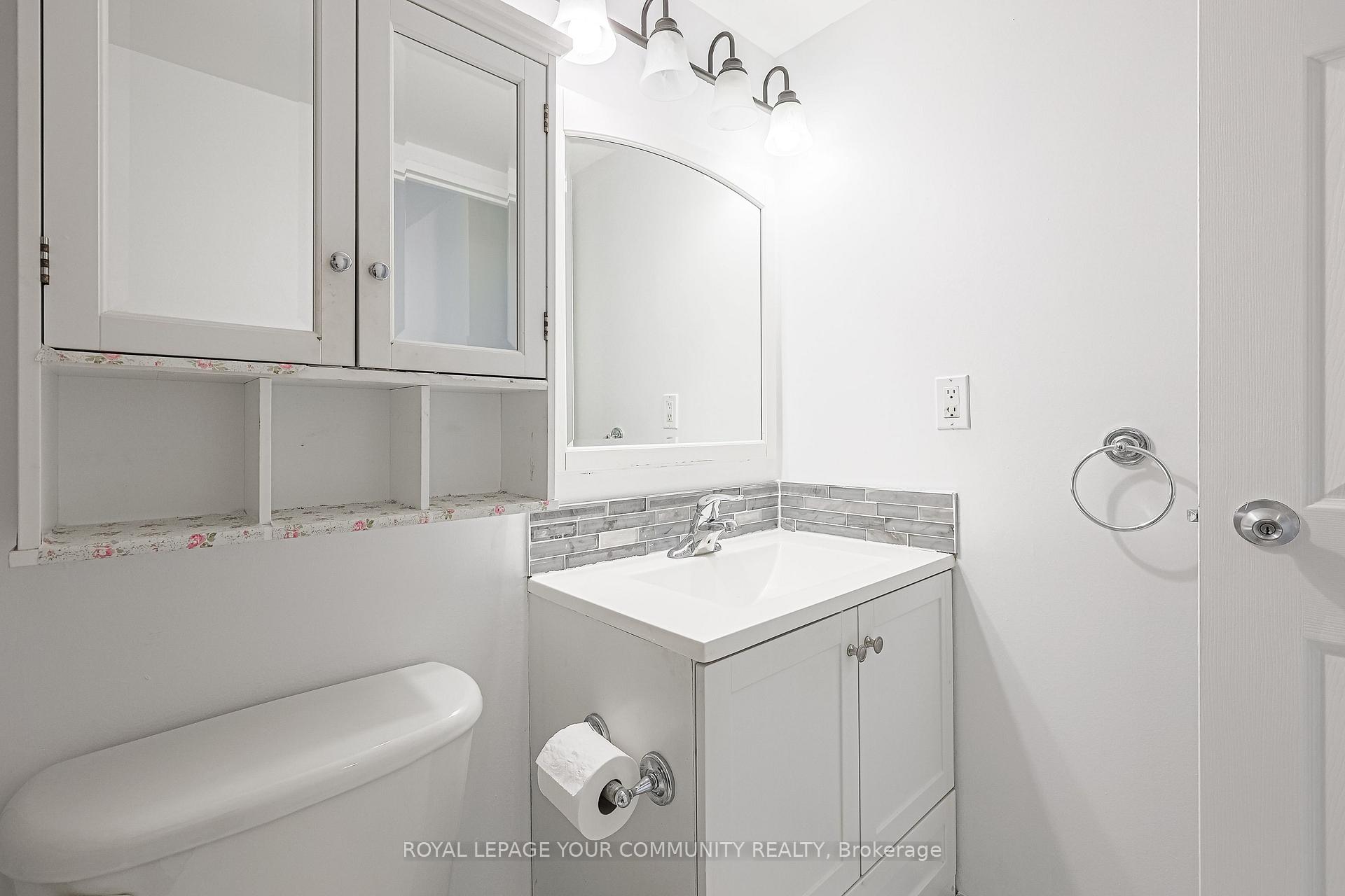 2 Bedrooms Condo at 10 Tobermory, Toronto For sale