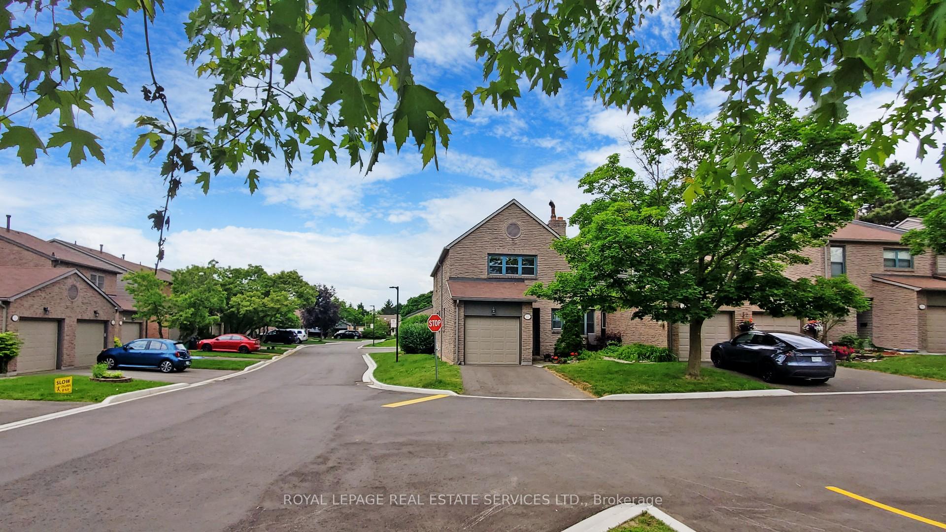 4 Bedrooms Condo at 4111 Arbour Green, Mississauga For sale