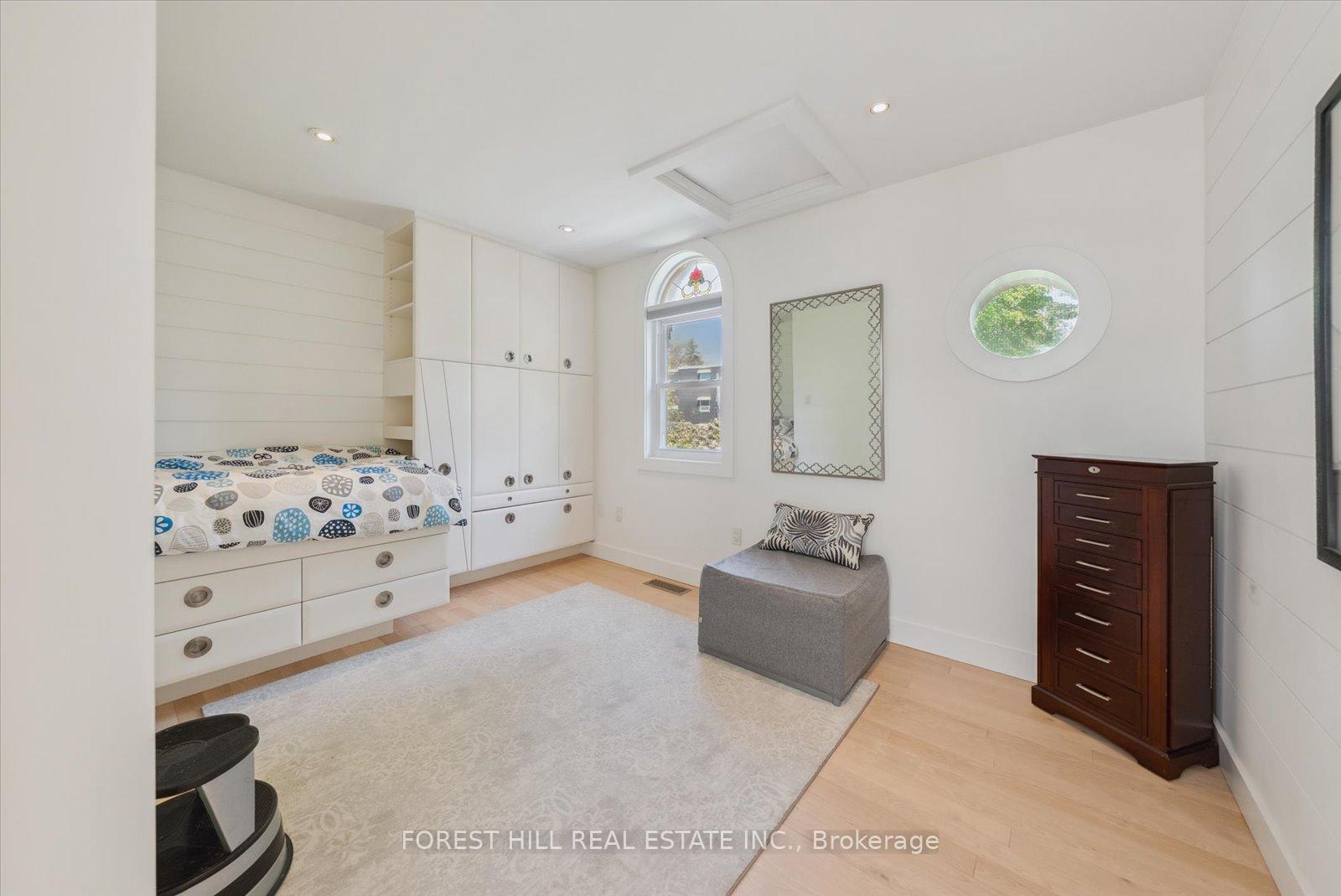 3 Bedrooms Condo at 10 Buller, Toronto For sale