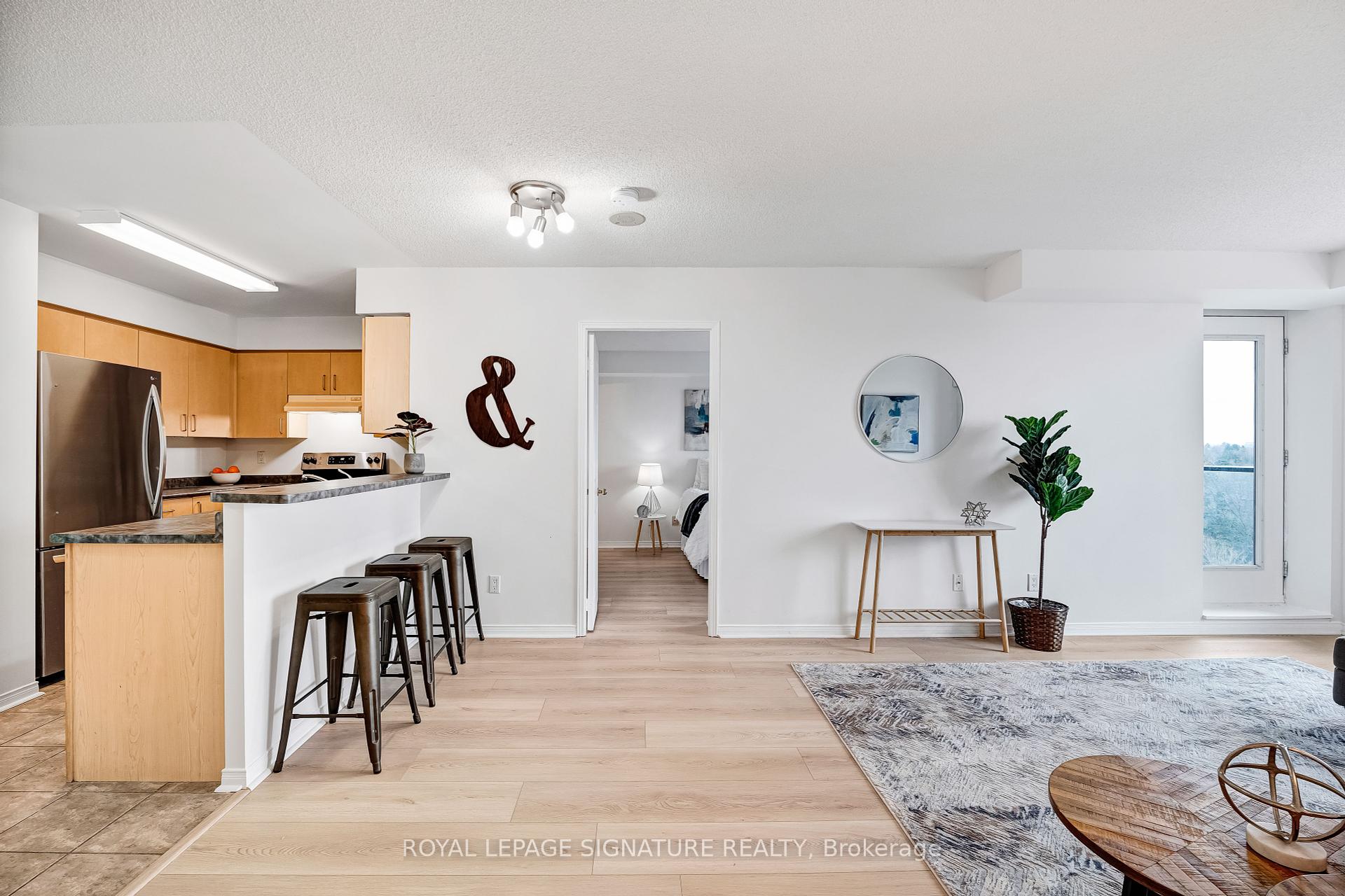 2 Bedrooms Condo at 233 Beecroft, Toronto For sale