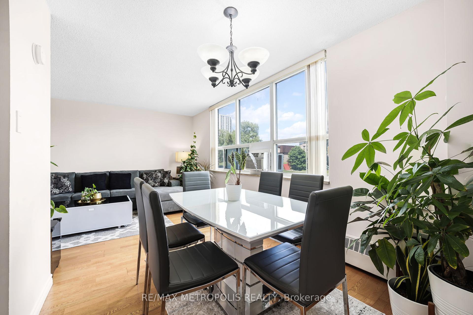 3 Bedrooms Condo at 5 Parkway Forest, Toronto For sale