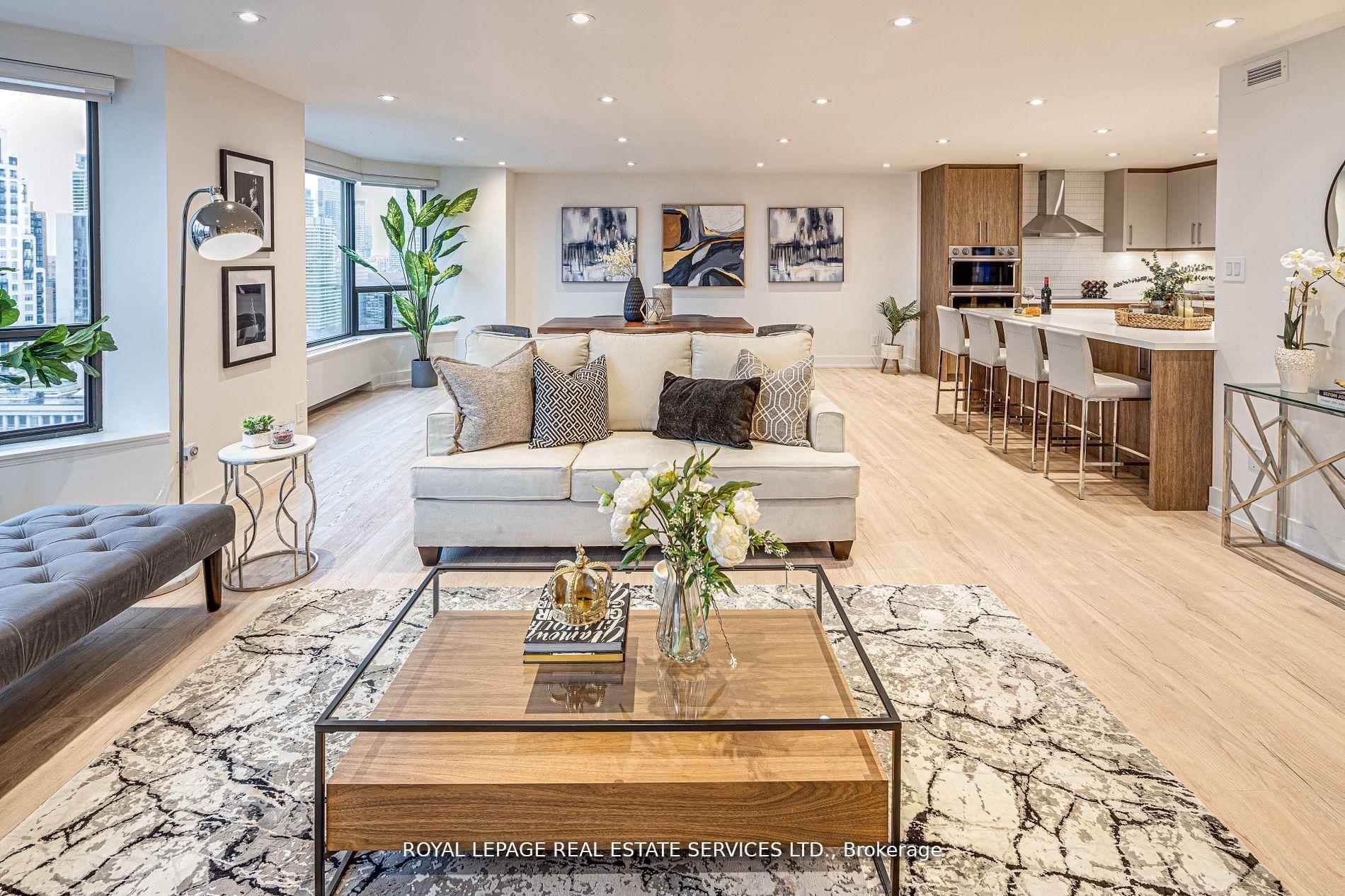 2 Bedrooms Condo at 175 Cumberland, Toronto For sale