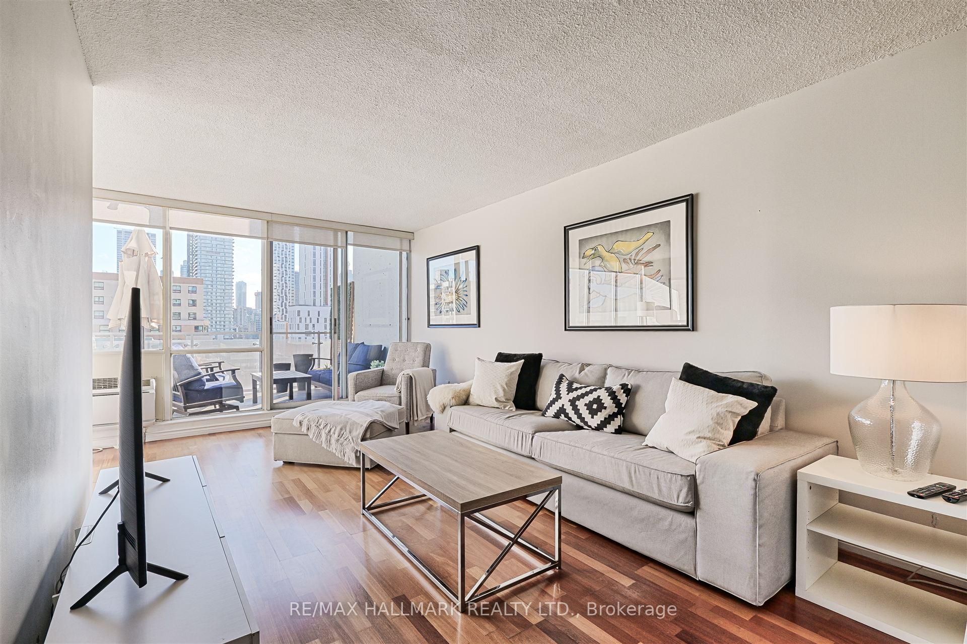 2 Bedrooms Condo at 86 Gerrard, Toronto For sale