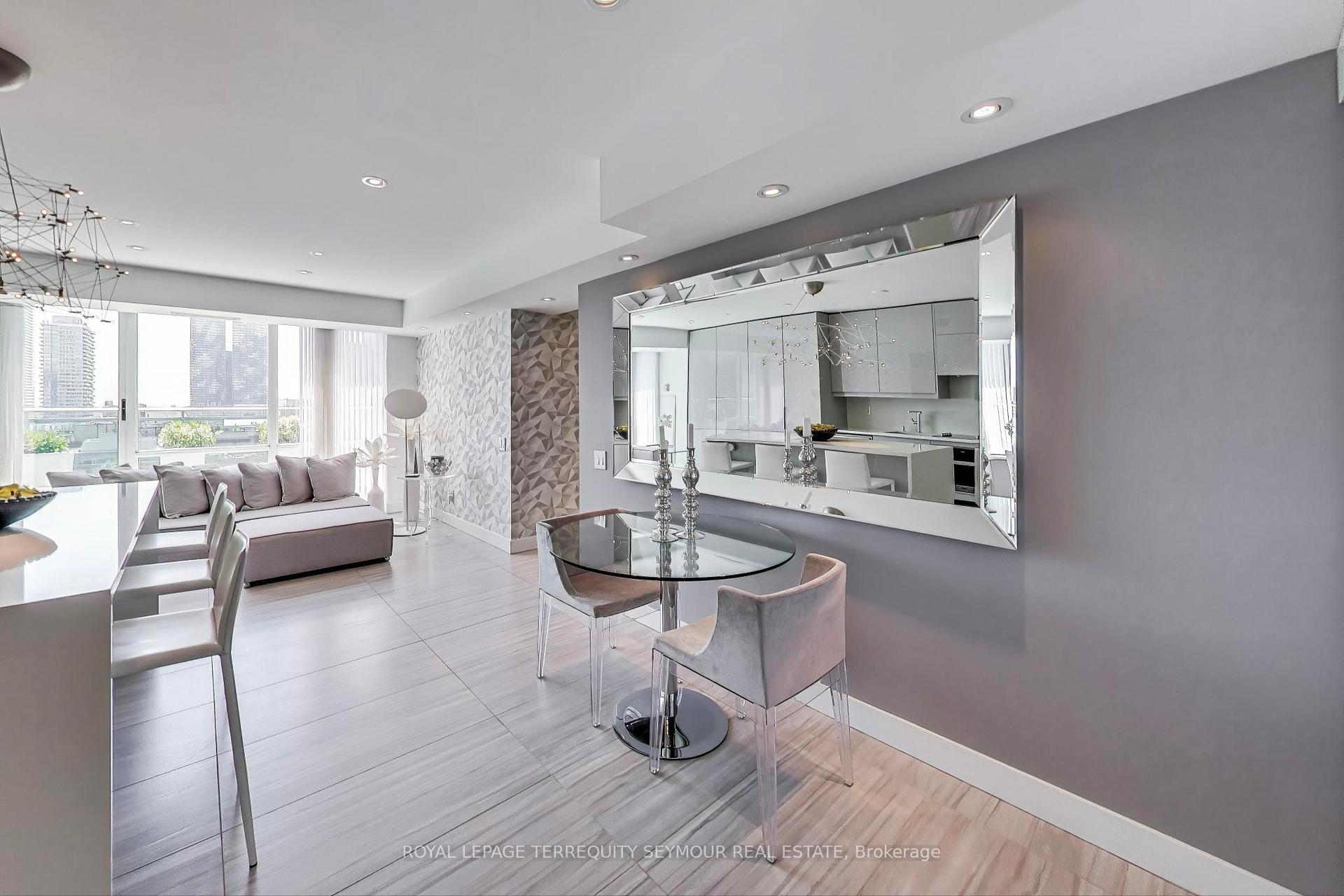 3 Bedrooms Condo at 77 Lombard, Toronto For sale