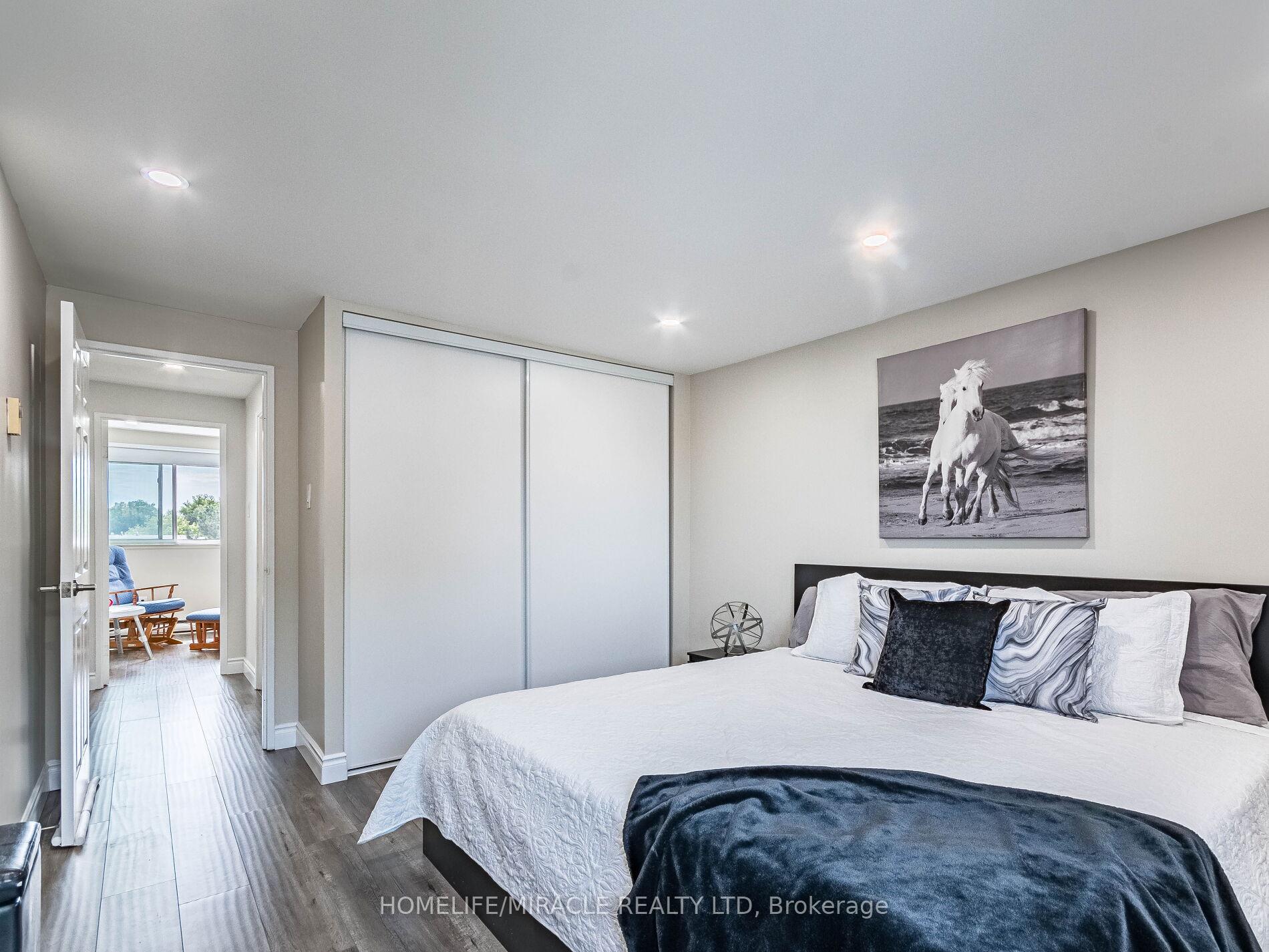 5 Bedrooms Condo at 180 Mississauga Valley, Mississauga For sale