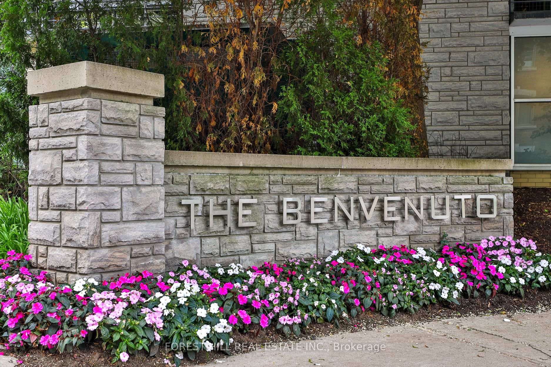 2 Bedrooms Condo at 1 Benvenuto, Toronto For sale