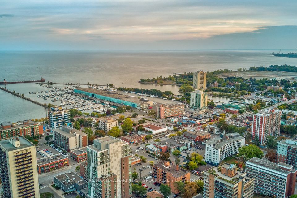 1395 Hurontario