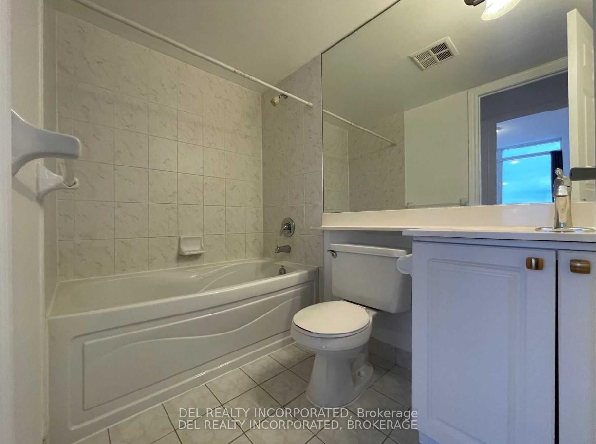 3 Bedrooms Condo at 3888 Duke of York, Mississauga For sale