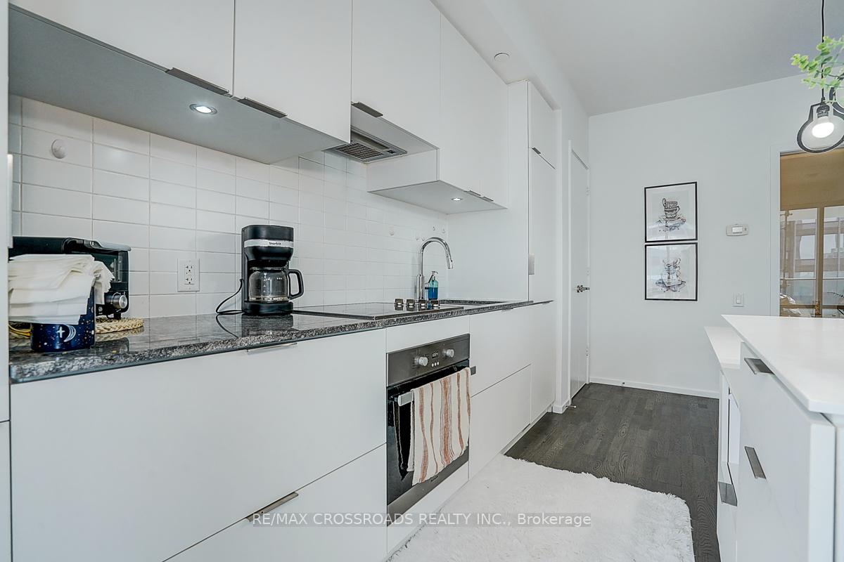 2 Bedrooms Condo at 5 St Joseph, Toronto For sale