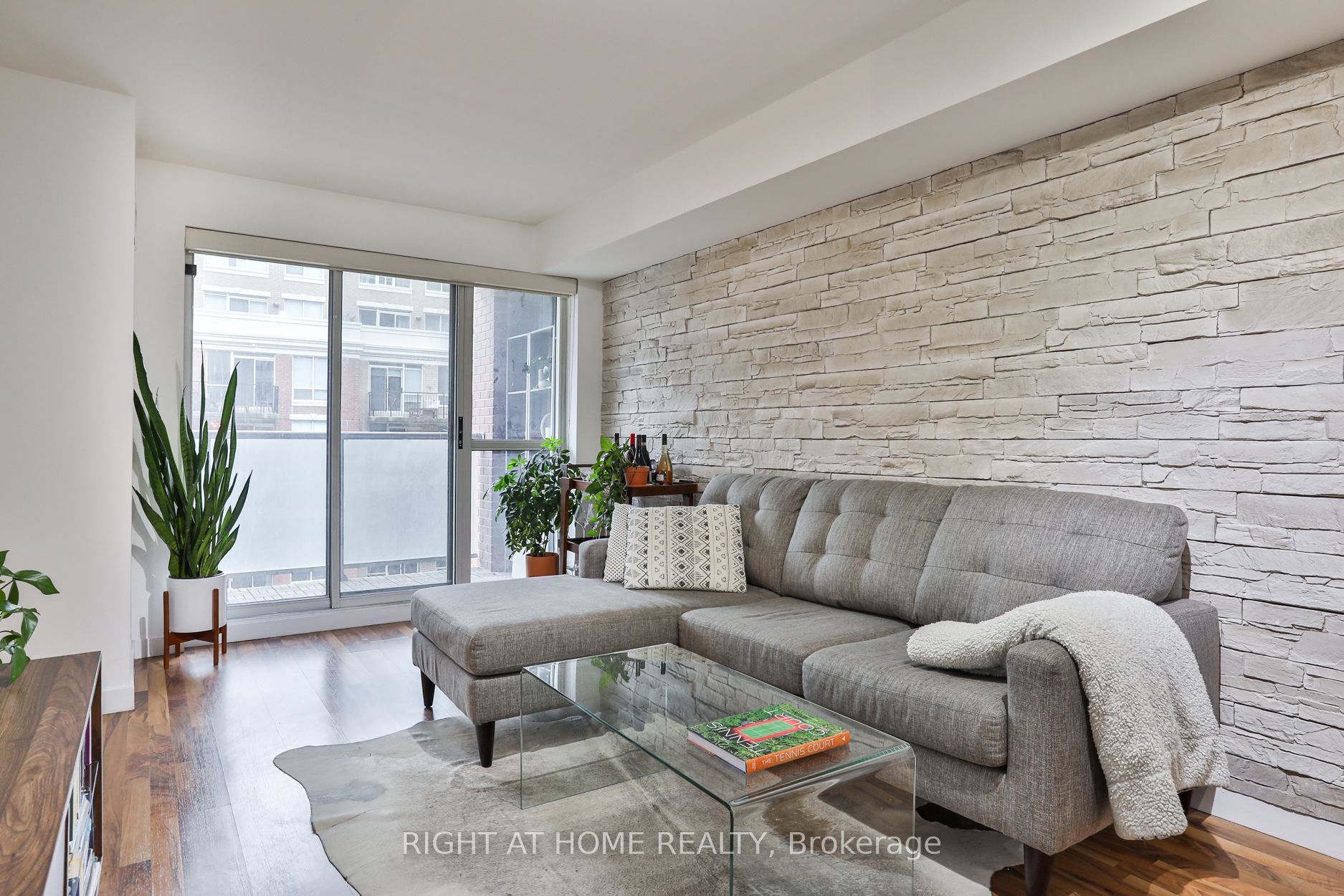 1005 King Street W, #613