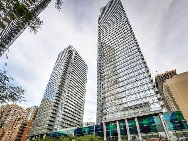 2 Bedrooms Condo at 38 Grenville,  Toronto For sale