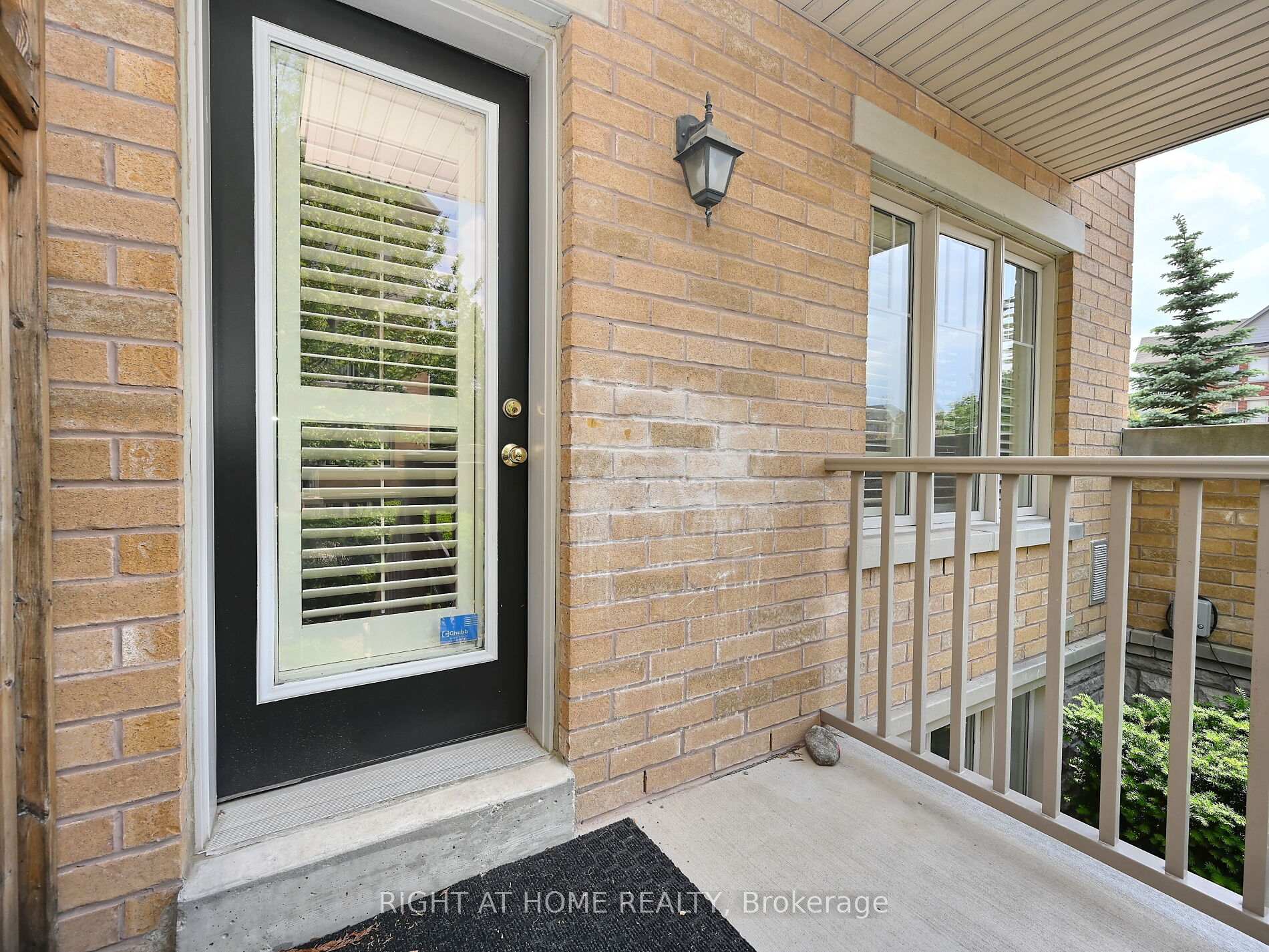 2 Bedrooms Condo at 3250 Bentley, Mississauga For sale
