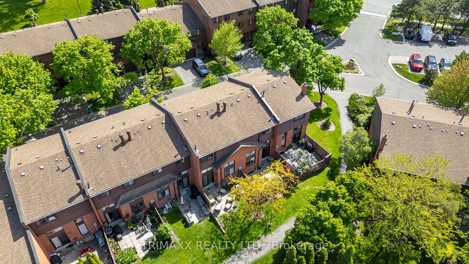 4 Bedrooms Condo at 4165 Fieldgate, Mississauga For sale