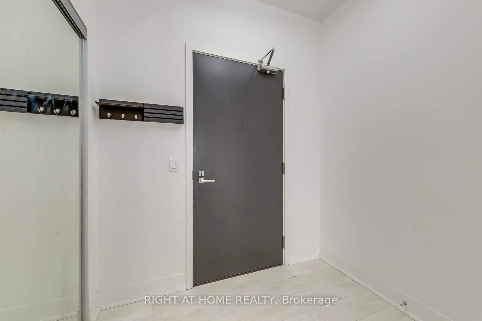 2 Bedrooms Condo at 2916 Highway 7, Vaughan For sale